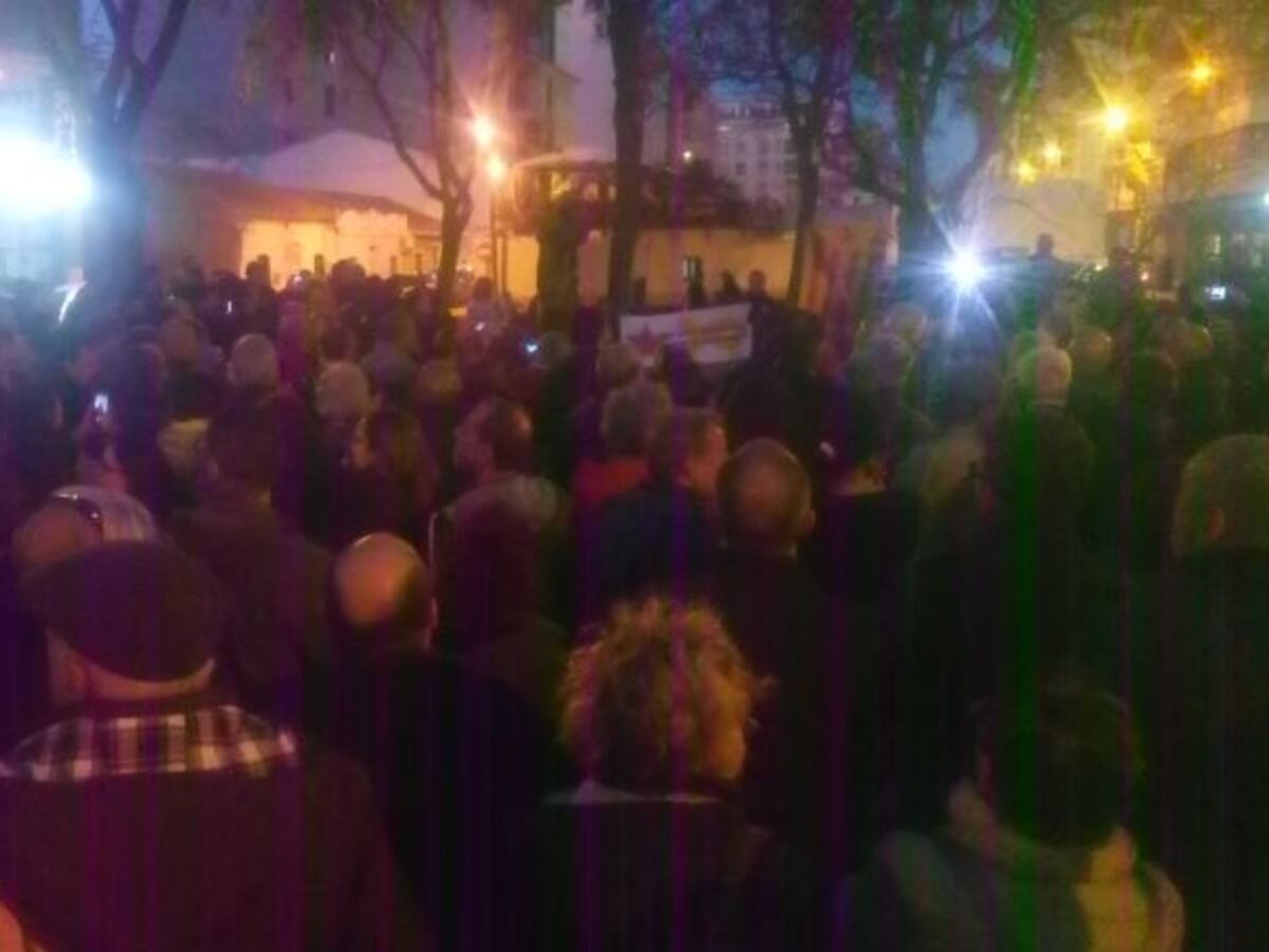 Más de 200 personas se concentran por la liberación de los políticos catalanes