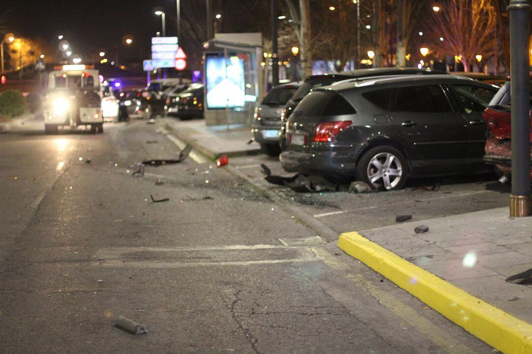 Situación en la que quedaron los vehículos y el mobiliario tras la persecución policial