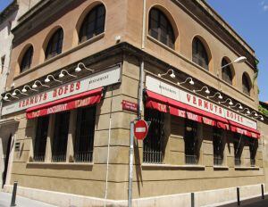 Exterior de les antigues bodegues Rofes, ara reconvertides en restaurant.