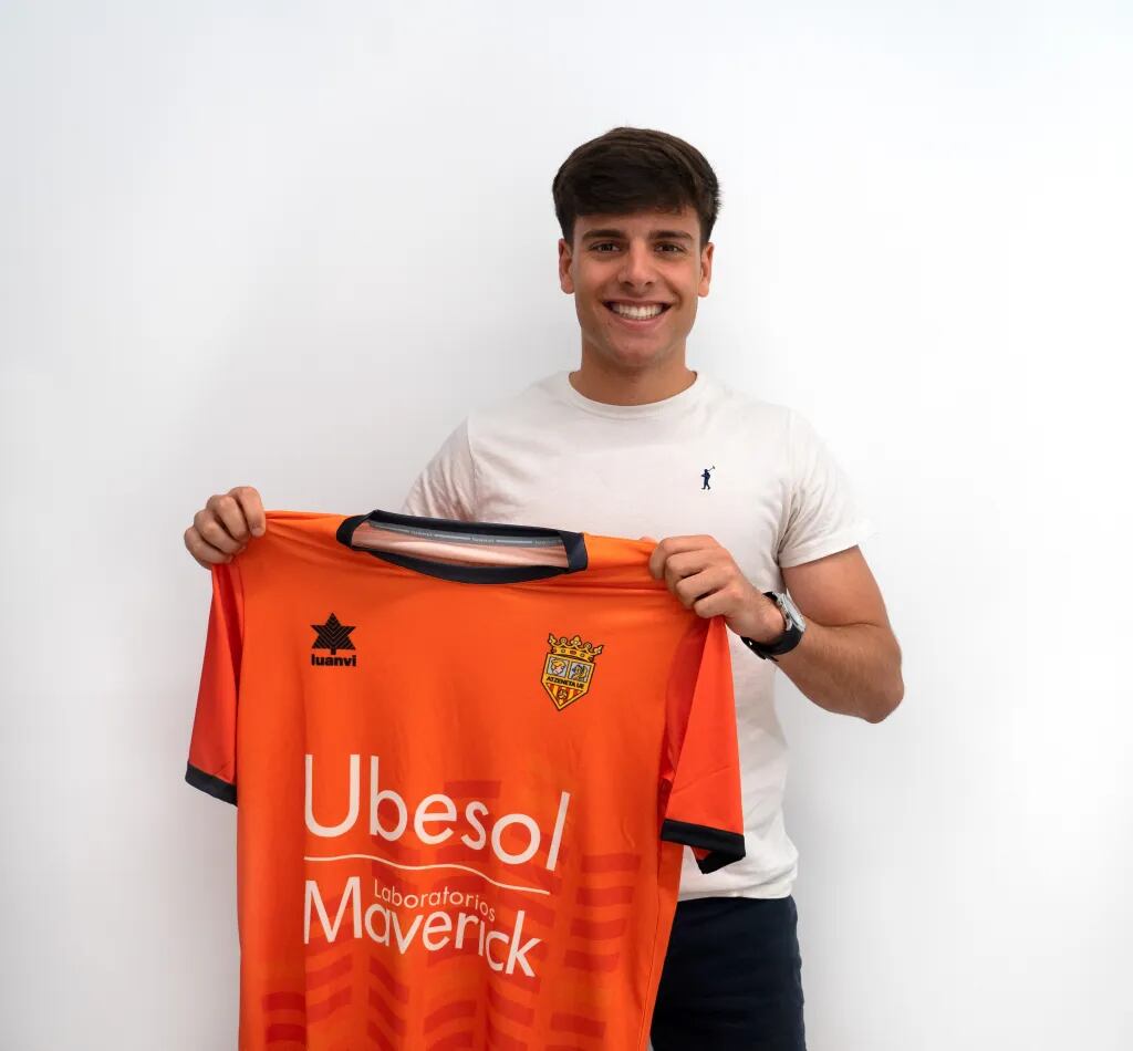 El davanter Rubén Carretero, nou jugador de l'Atzeneta UE // Atzeneta UE