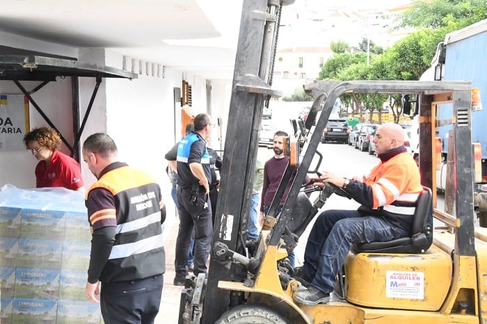 Entrega de alimentos a Apoyo Mutuo