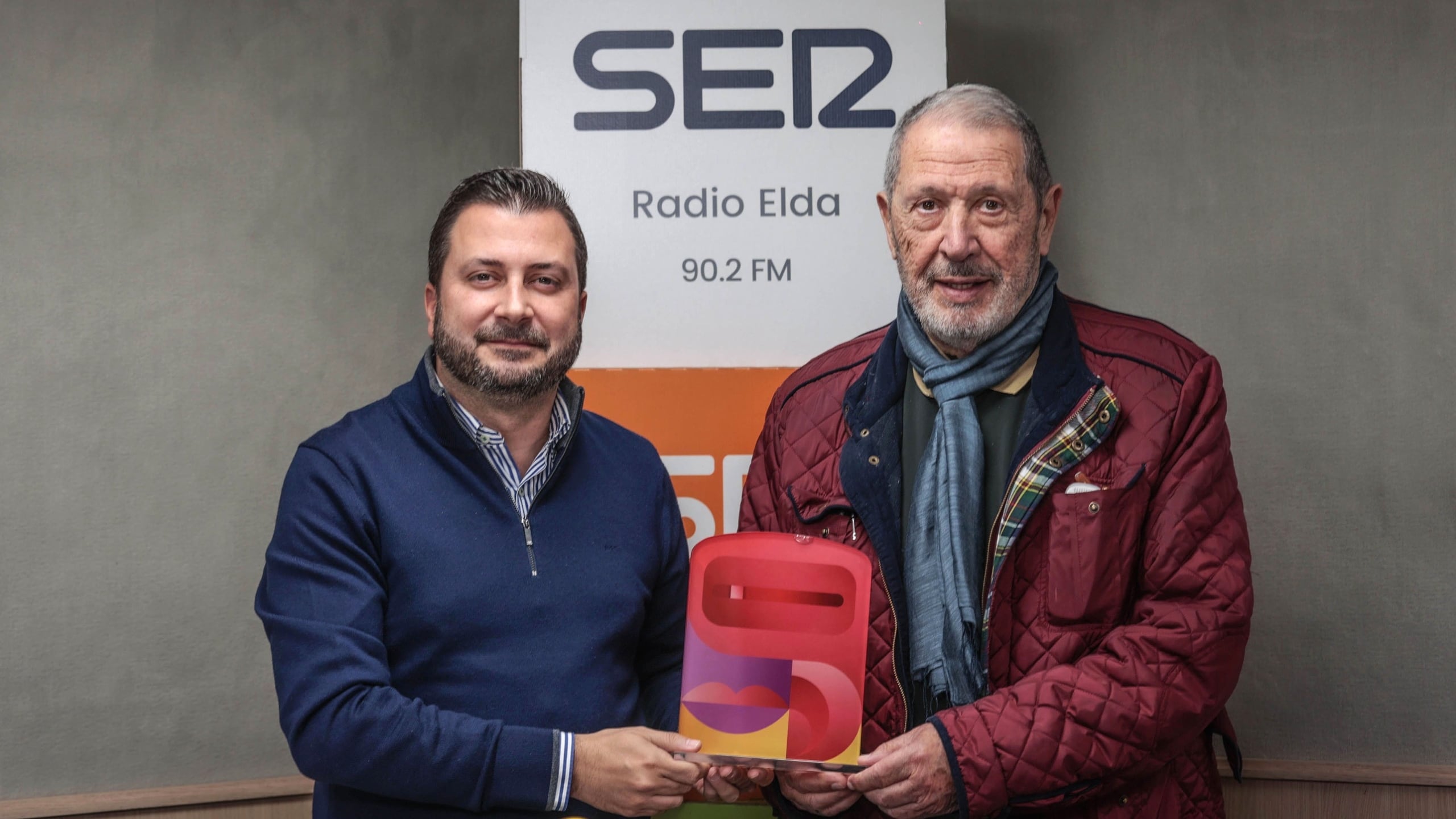 Baldo Giménez, director del Grupo Radio Elda y Paco Sogorb, presidente del jurado de los Premios Radio Elda Cadena SER