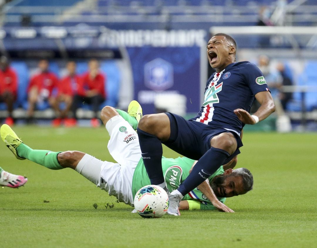 Mbappé se lesionó durante la final de la Copa de Francia.