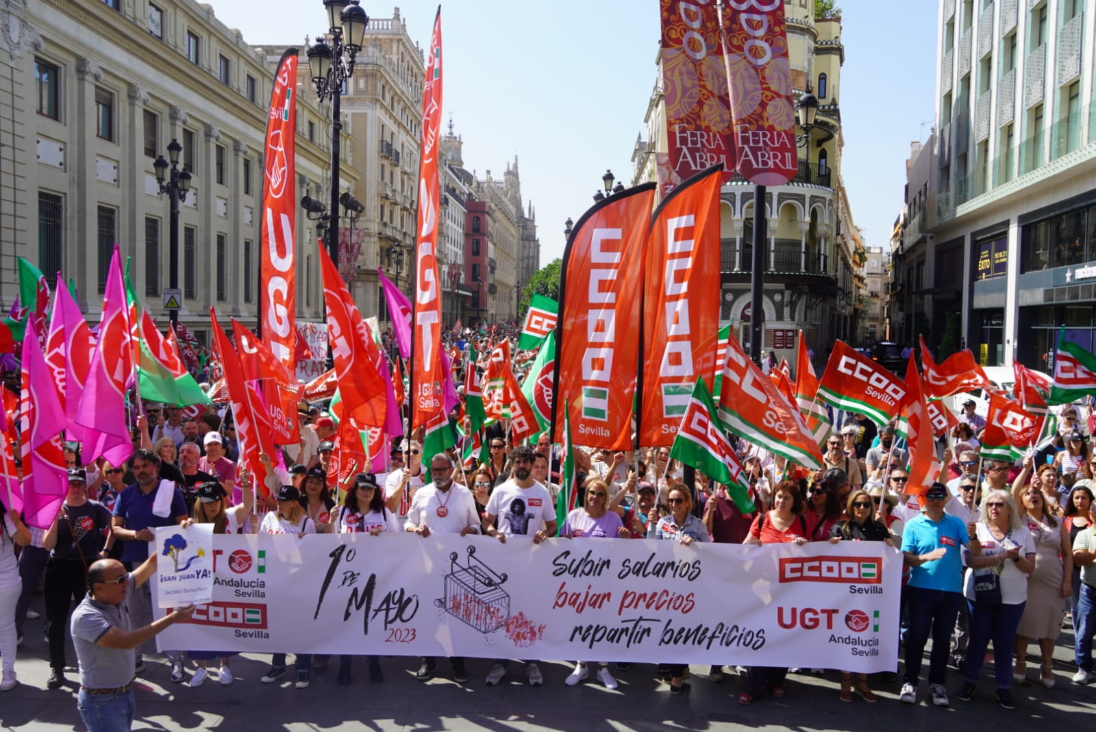 Manifestación en Sevilla este 1 de Mayo a su llegada a Plaza Nueva.