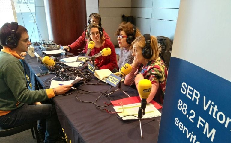 Stand de Cadena Ser Vitoria en la sede de Fundación Vital