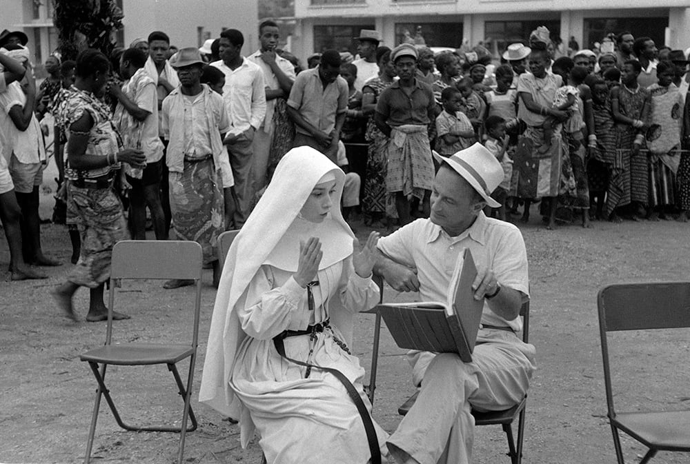 Fred Zinnemann y Audrey Hepburn en el rodaje de Historia de una monja