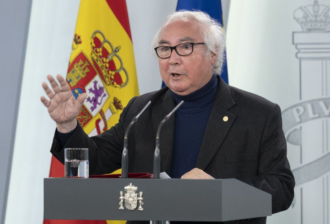 El ministro de Universidades, Manuel Castells, durante una rueda de prensa para informar sobre la última hora de la crisis sanitaria provocada por el coronavirus, en Madrid (España) a 23 de abril de 2020.