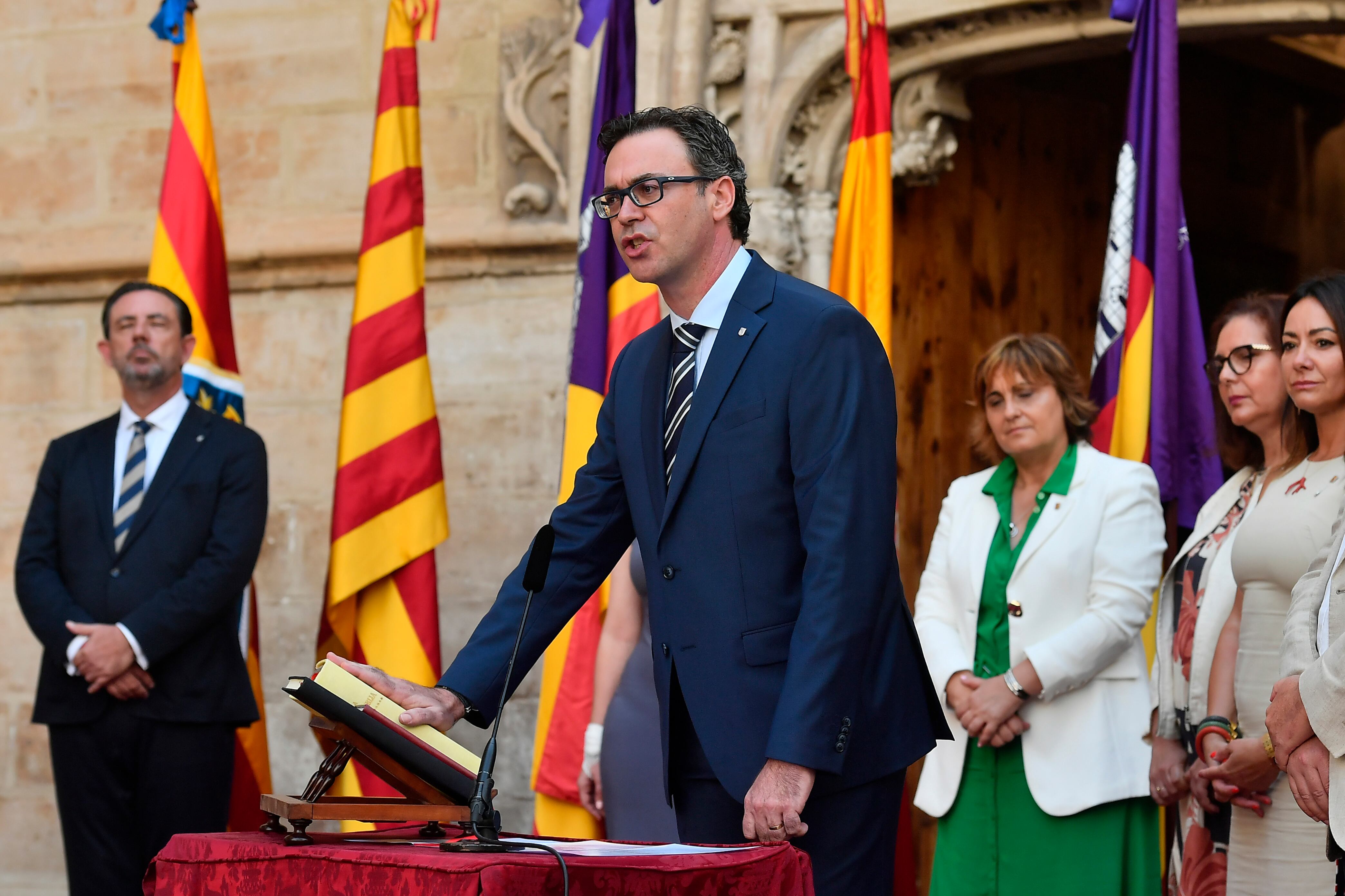 PALMA DE MALLORCA, 10/07/2023.- El conseller de Economía, Hacienda e Innovación y vicepresidente, Antoni Costa, durante el acto de toma de posesión de los nuevos Consellers, este lunes en el Consolat de Mar, en Palma de Mallorca. EFE/ Miquel A. Borràs