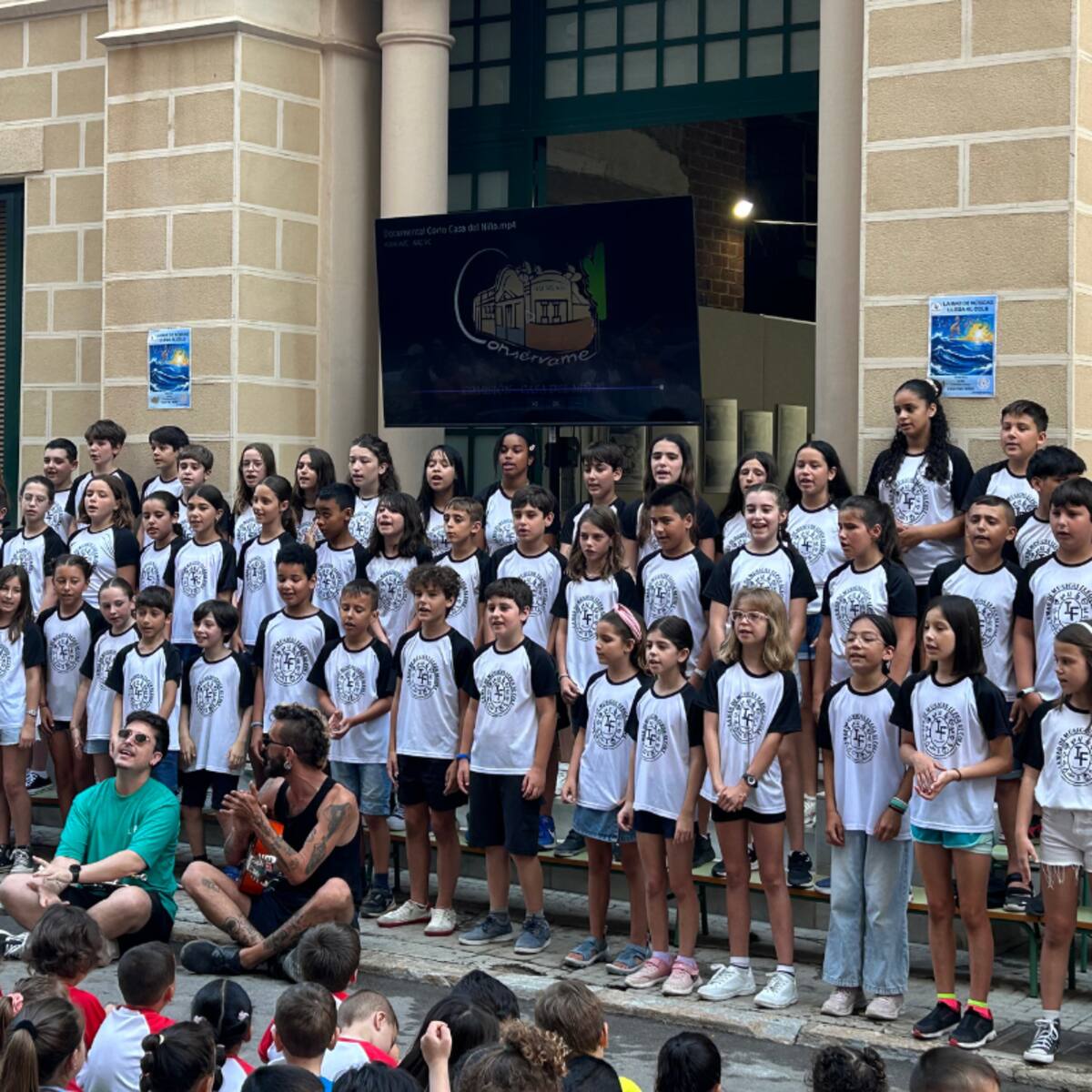 Alumnos de Cartagena interpretan a Julieta Venegas, Depedro y Karmacadabra en homenaje a la Mar de Músicas