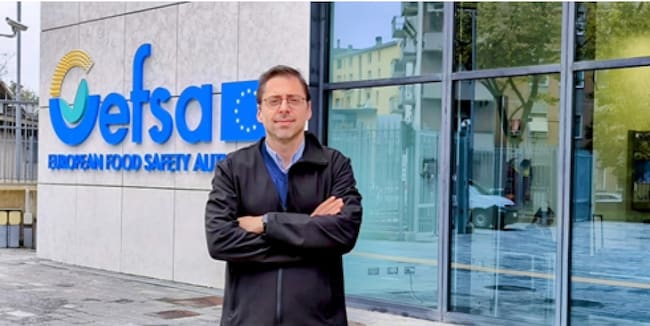 El catedrático de la UCO, Fernando Pérez, en la sede de la EFSA a la que se incorpora como asesor científico en el panel de Riesgos Microbiológicos