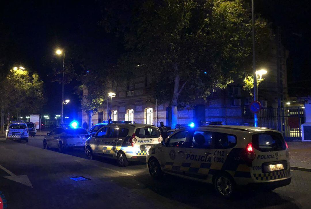 Imagen del operativo policial en la estación de Cercanías para evitar la llegada de jóvenes de fiesta desde otros puntos de la región.