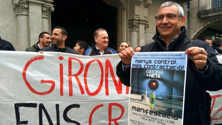 Els treballadors, concentrats davant de l&#039;Ajuntament.