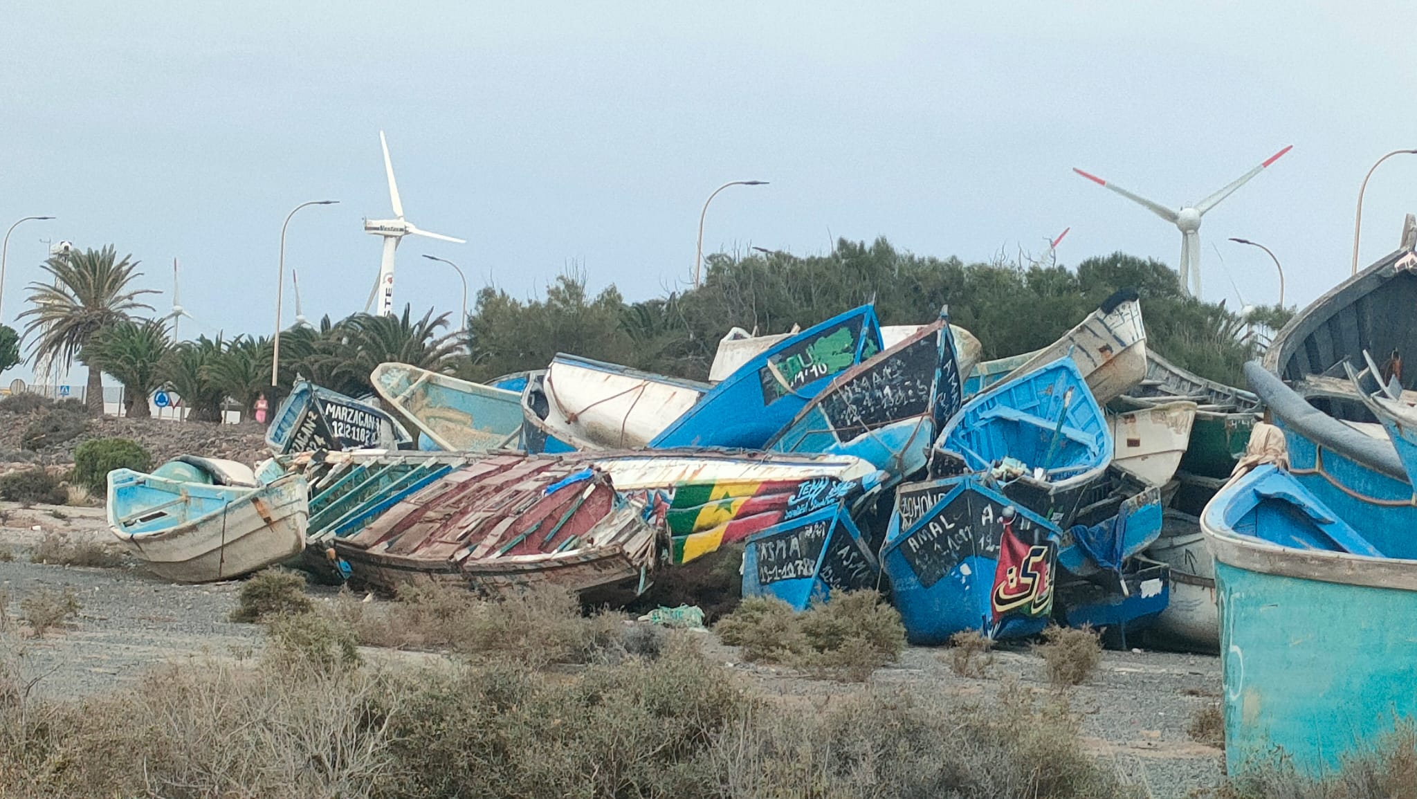 Centenares de pateras se acumulan en las costas de Canarias. Archivo.