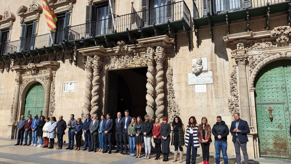 Alicante revisará todos sus edificios para evitar incendios como el de Valencia