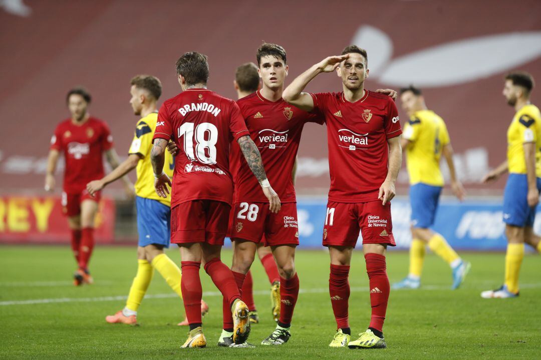 Barja celebrando el primero de sus dos goles en la goleada de Osasuna a la UD Tomares en la Cartuja 