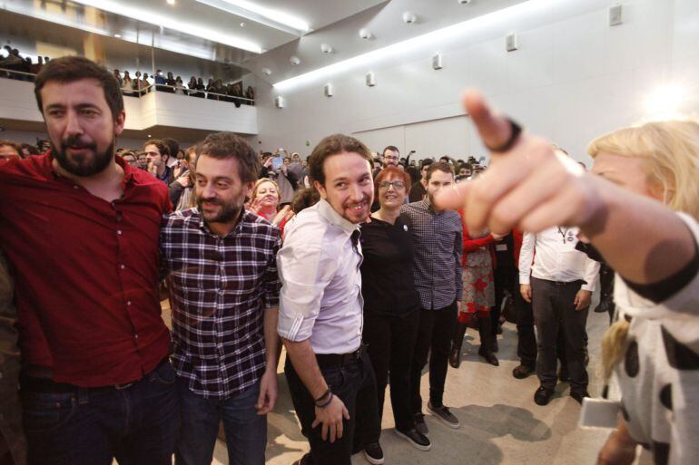 Pablo Iglesias, participó en un acto de campaña en A Coruña con los candidatos de En Marea . Junto a Iglesias, el alcalde de la ciudad, Xulio Ferreiro. EFECabalar