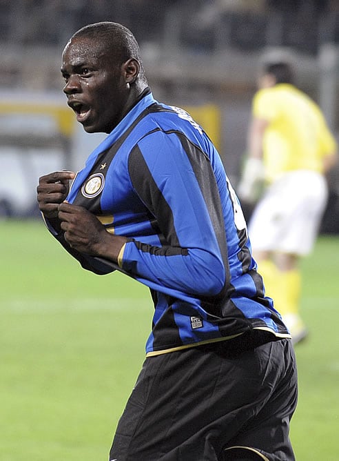 Balotelli celebra un gol