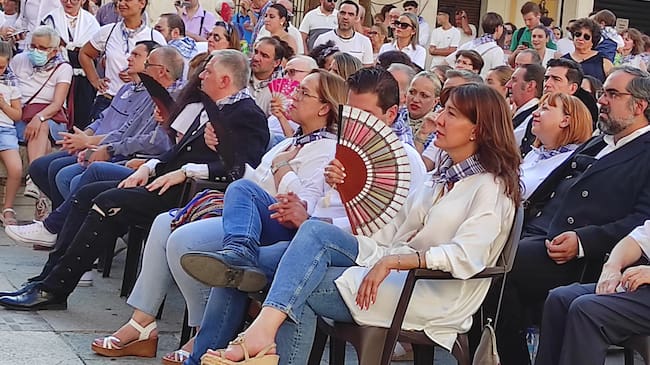 Blanca Fernández, consejera portavoz y de Igualdad junto a otras autoridades durante el acto de proclamación