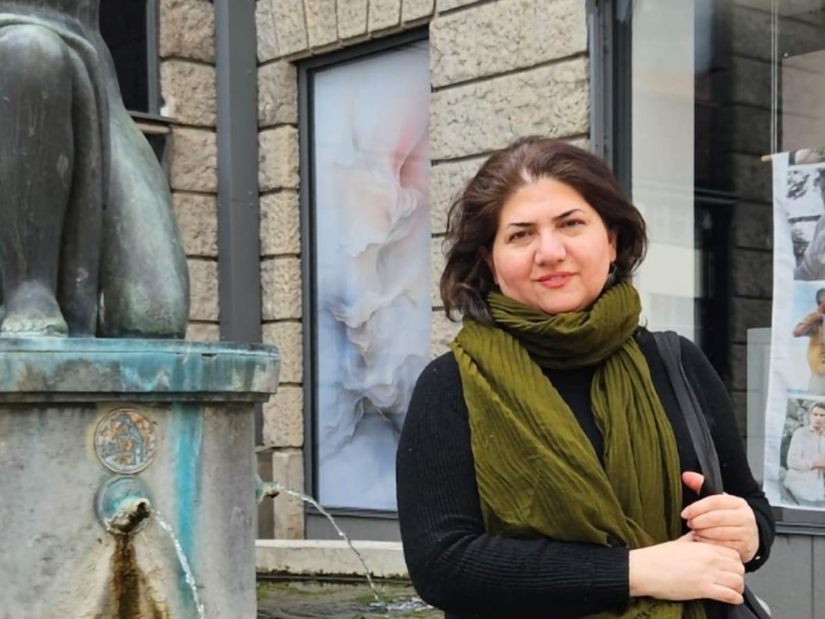 "¿Es extraño sentir culpa por estar viva?" La mirada de Mahgan Farhang, investigadora iraní en la UMU