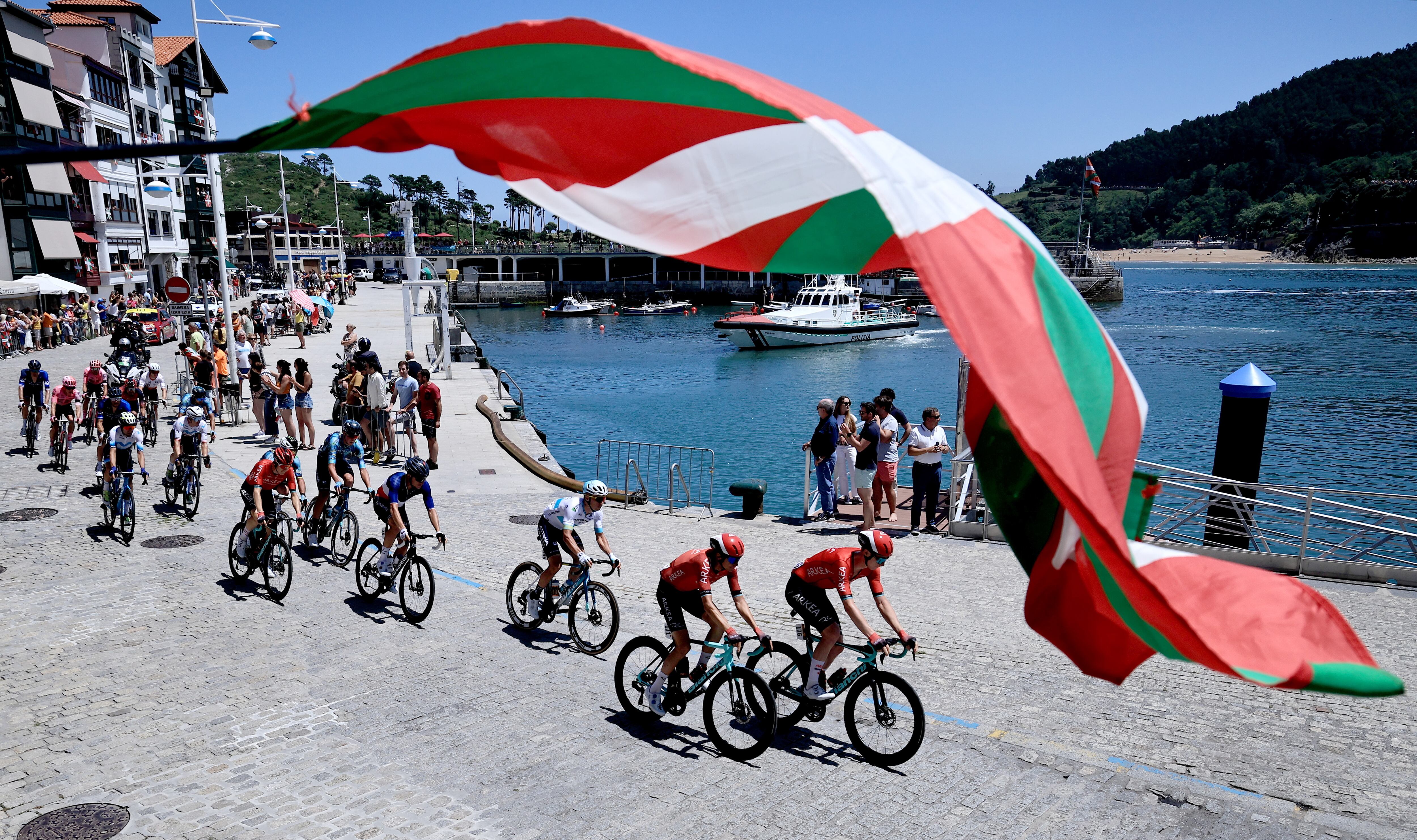 Lekeitio (Spain), 03/07/2023.- The Basque flag flies as the pack of cyclists ride through Lekeitio, Spain, 03 July 2023, during the third stage of the Tour de France 2023, a 193,5km race from Amorebieta-Etxano in Spain to Bayonne in France. (Ciclismo, Francia, España) EFE/EPA/CHRISTOPHE PETIT TESSON
