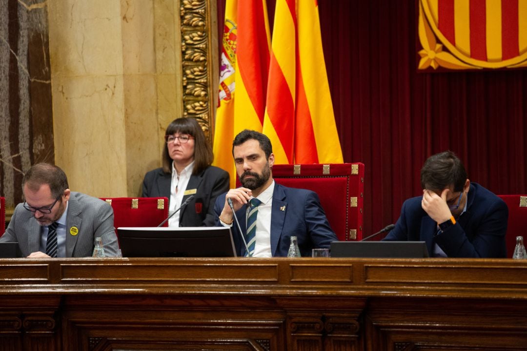 El presidente del Parlament Roger Torrent en el Pleno celebrado ayer.  
 