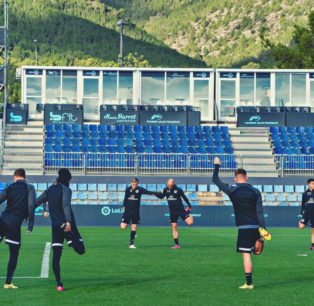 Entrenamiento de la plantilla en Can Misses