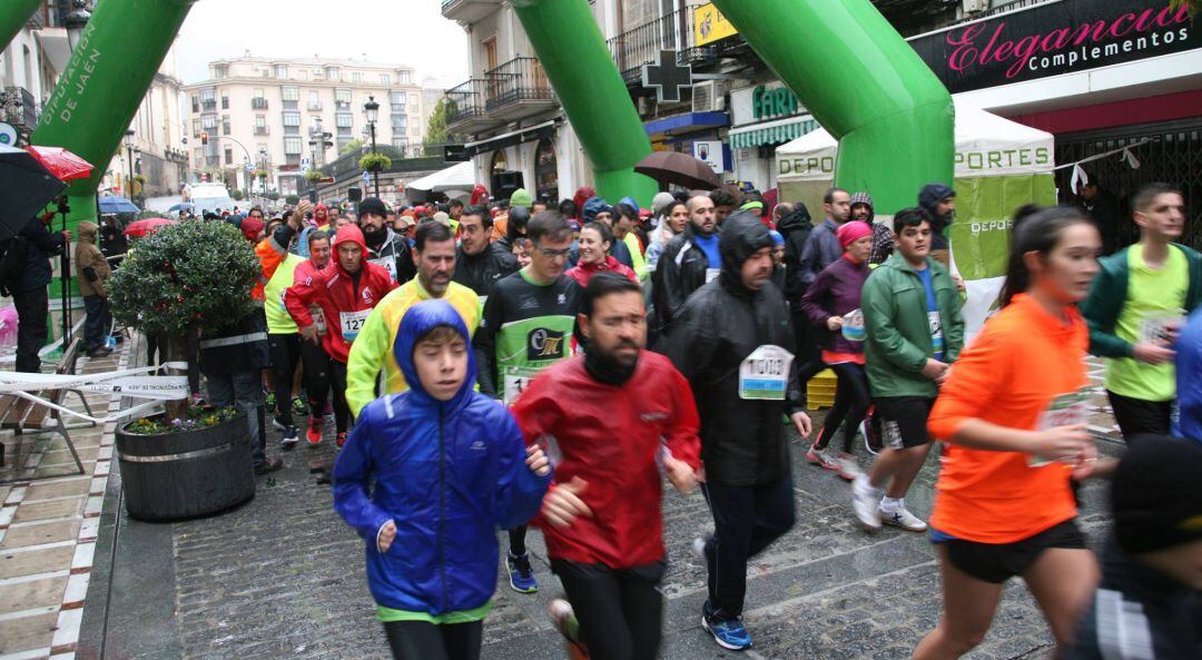 Participantes en una edición anterior de la Carrera de la Salud.