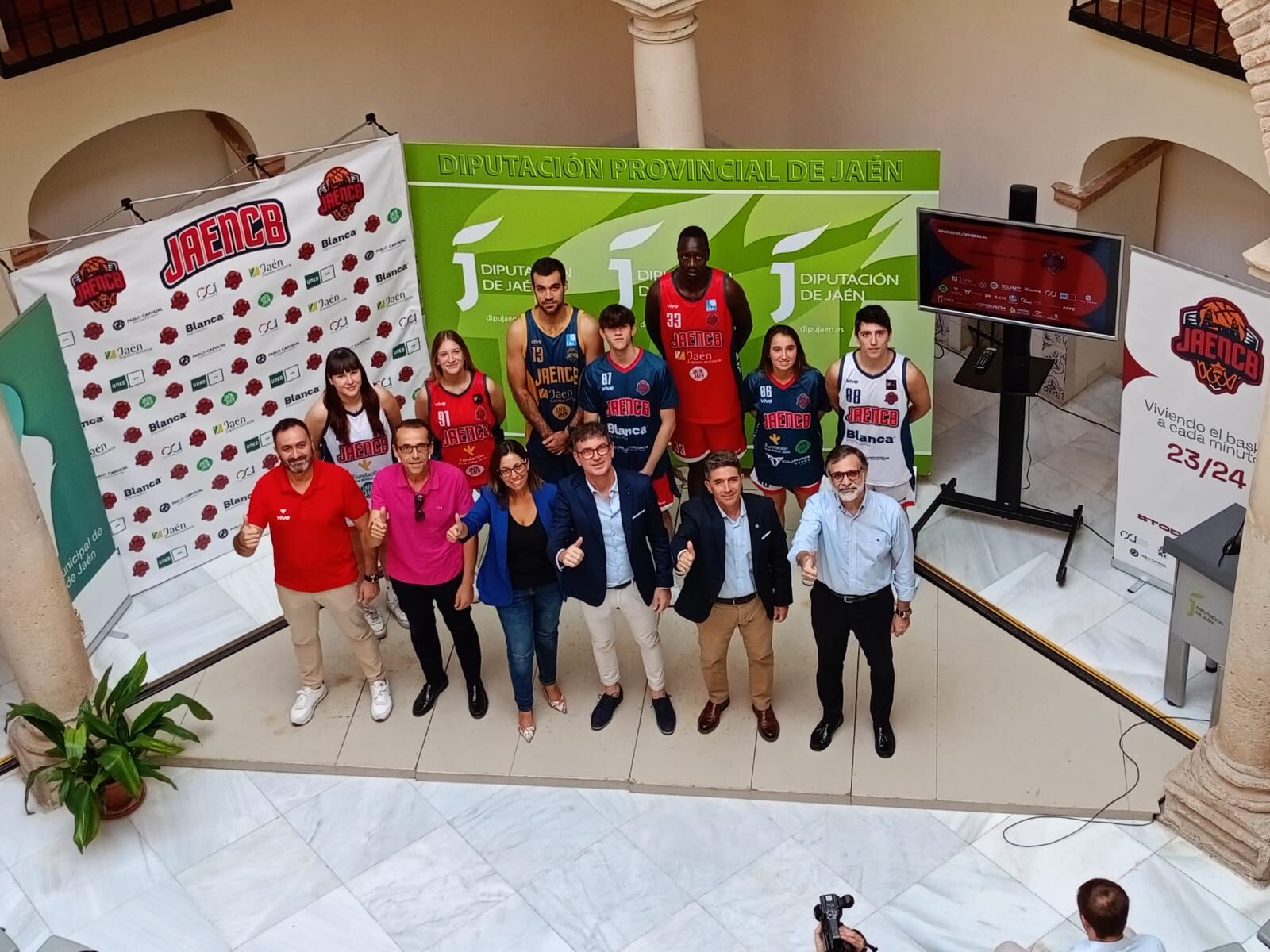 Presentación oficial del Jaén CB en los Baños Árabes.