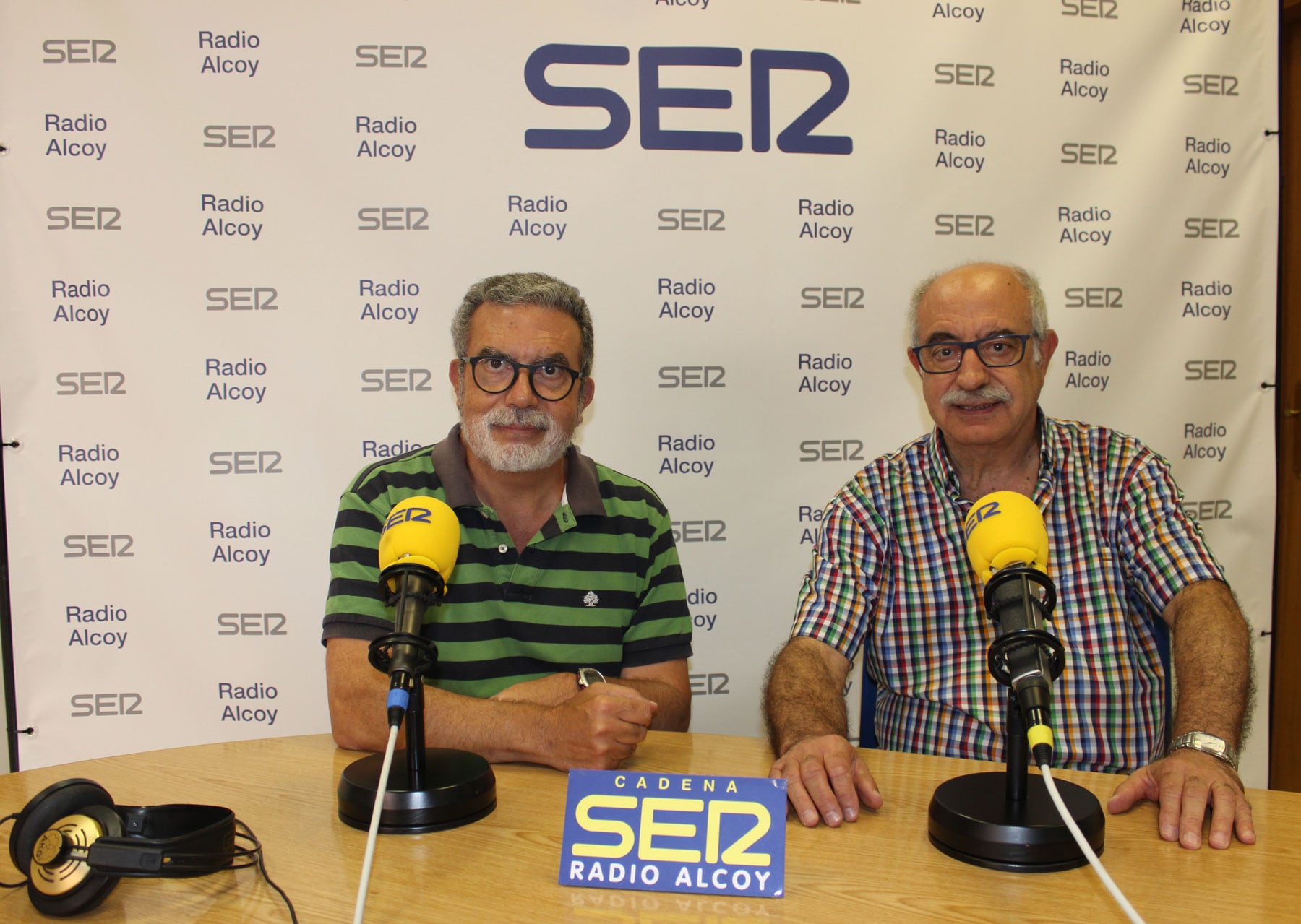 Rafa Hernández i Pedro Juan Parra, en l&#039;estudi central de Radio Alcoy