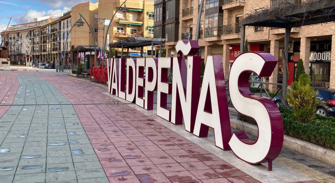 Imagen de archivo de las letras corpóreas del Canal de Valdepeñas 