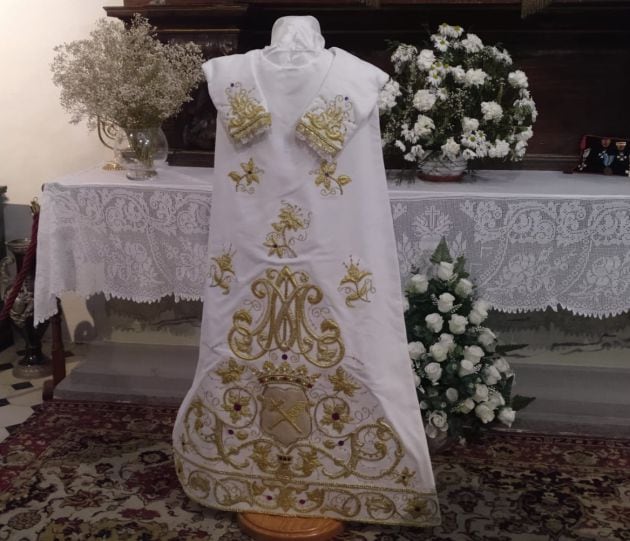 Detalle del nuevo mandil bordado para la Soledad Dolorosa de Santa Eulalia