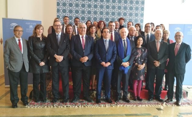 Foto de familia con el ministro Abdelkrim Bnoutiq en el centro