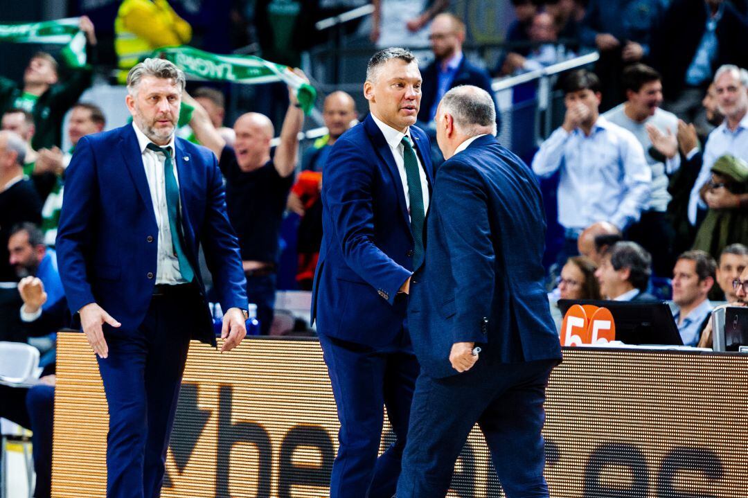 Sarunas Jasikevicius y Pablo Laso al final del Real Madrid-Zalgiris Kaunas