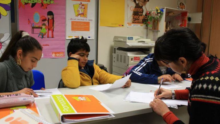 En el colegio de La Puebla sólo cursan estudios alumnos de etnia gitana