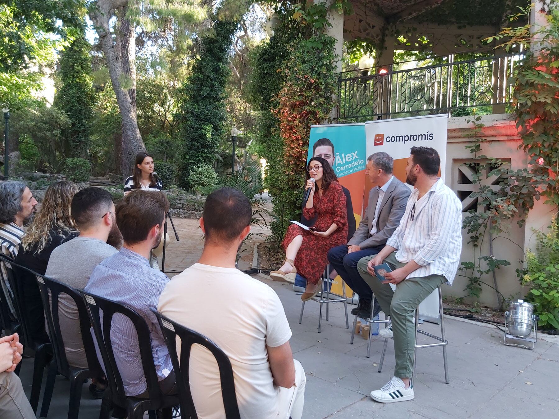 Aitana Mas y Rafa Climent acompañaron a Àlex Cerradelo en el acto de presentación de su candidatura