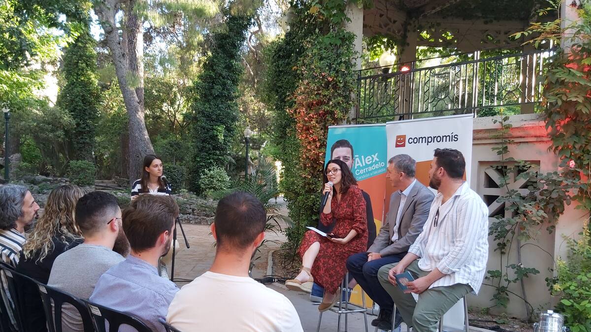 Àlex Cerradelo se presenta como alcaldable de Compromís arropado por dos consellers
