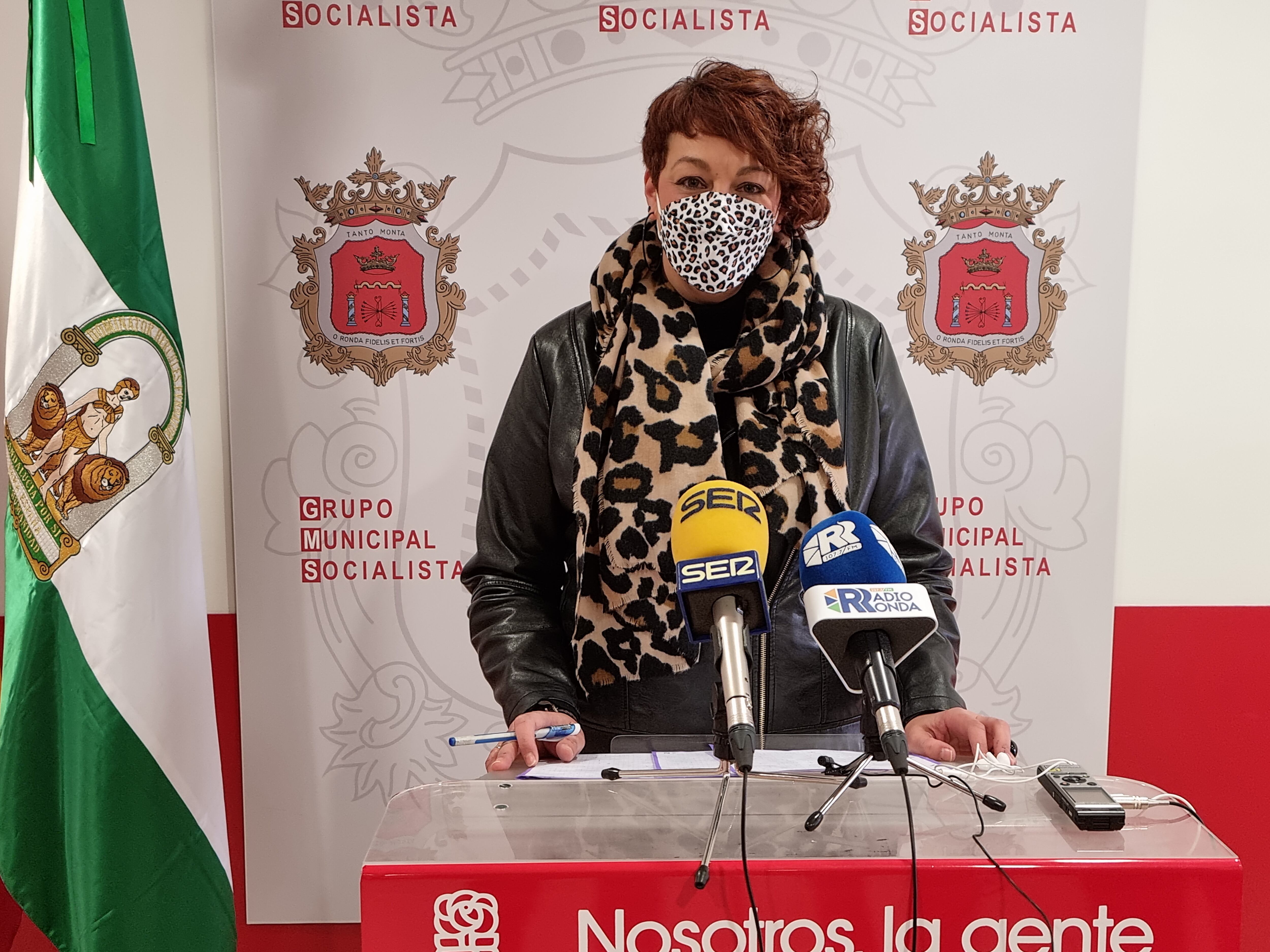 La concejala del PSOE de Ronda, Pepi Cabrera, ante la prensa este miércoles