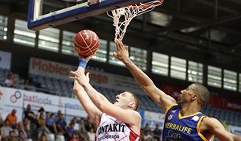 Roland Smits durante el amistoso ante Herbalife Gran Canaria disputado en Lleida