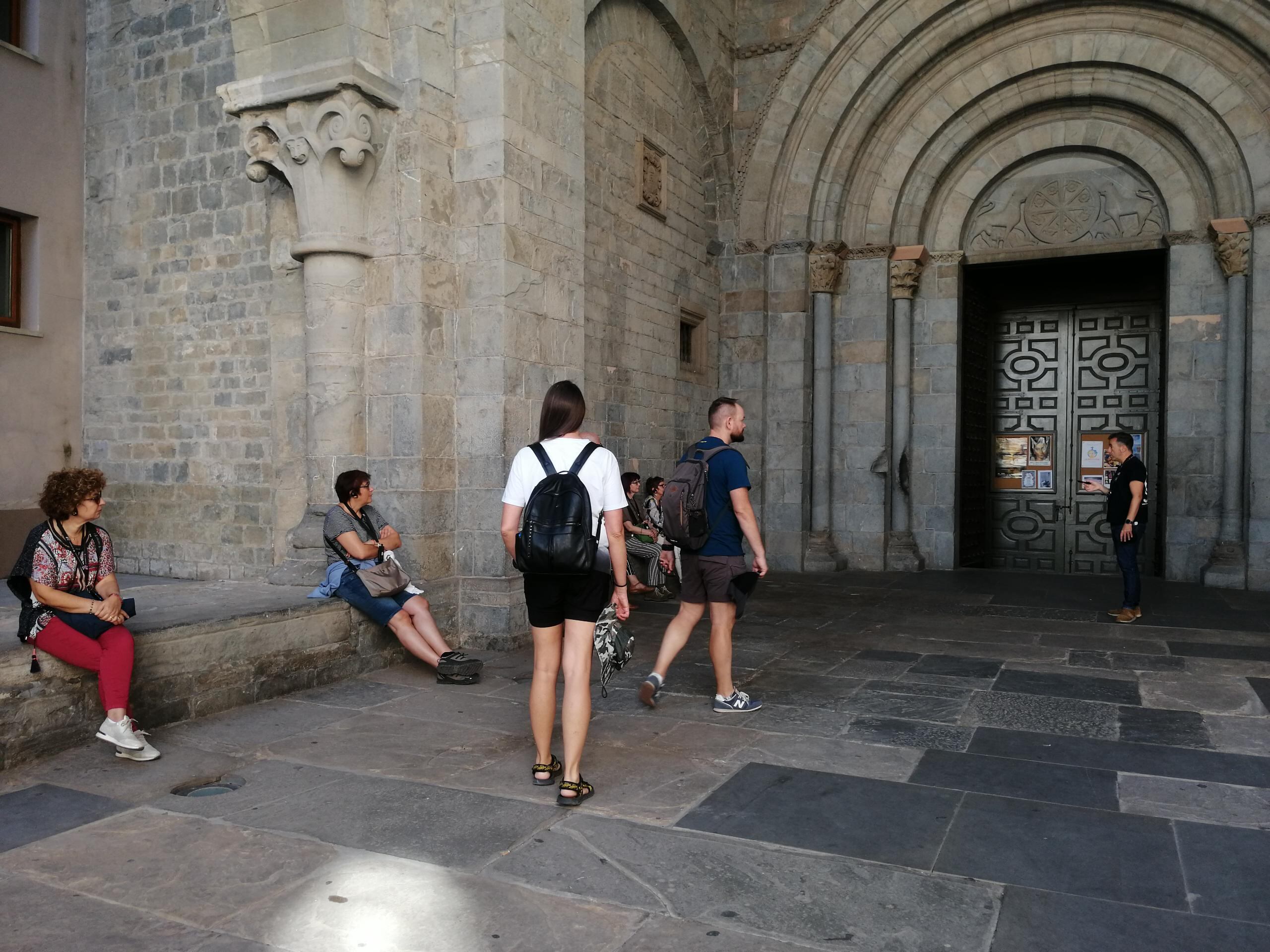 Turistas este verano en la Catedral de Jaca