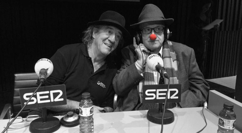 Tortell Poltrona, fundador de la ONG Payasos sin Fronteras, con José Martí Gómez.