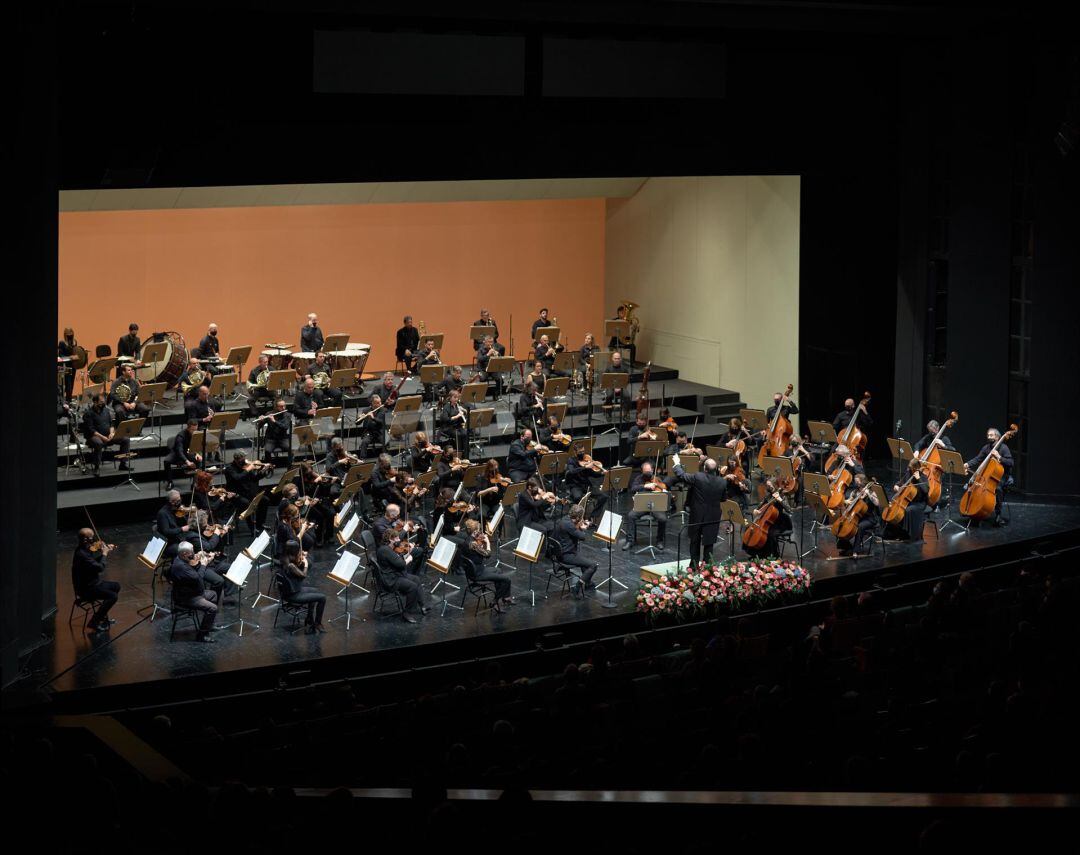 La Real Orquesta Sinfónica de Sevilla (ROSS), en plena actuación