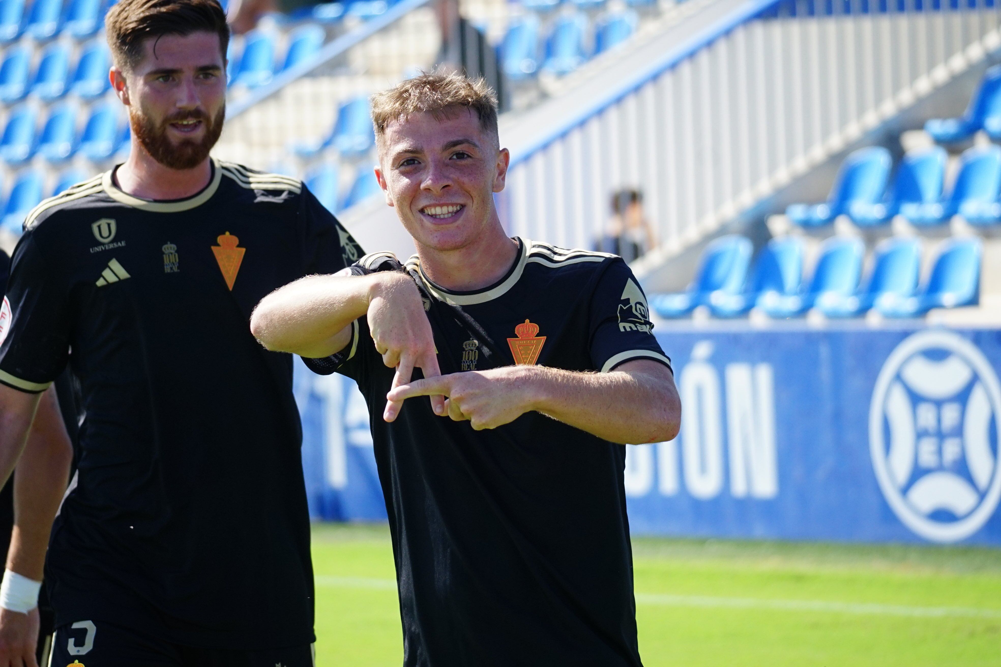 Álex Rubio celebra el gol de la victoria para el Real Murcia