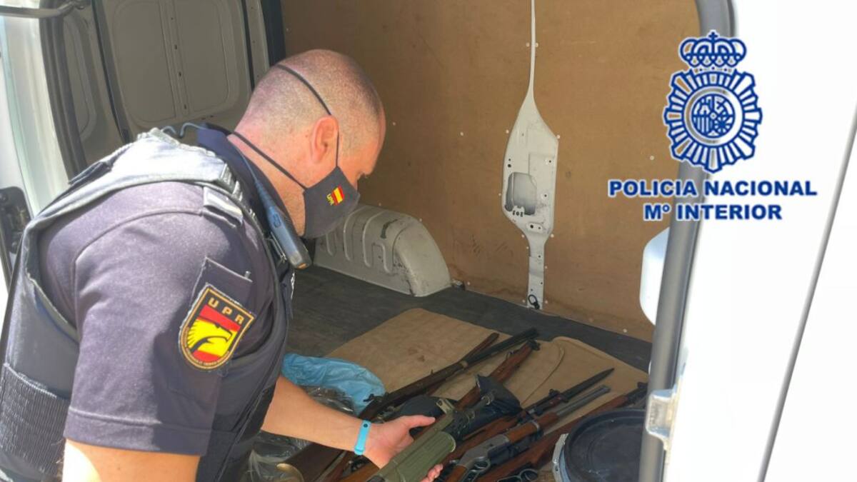 Desmantelado un arsenal con 60 armas en posesión de una persona de avanzada edad en Murcia