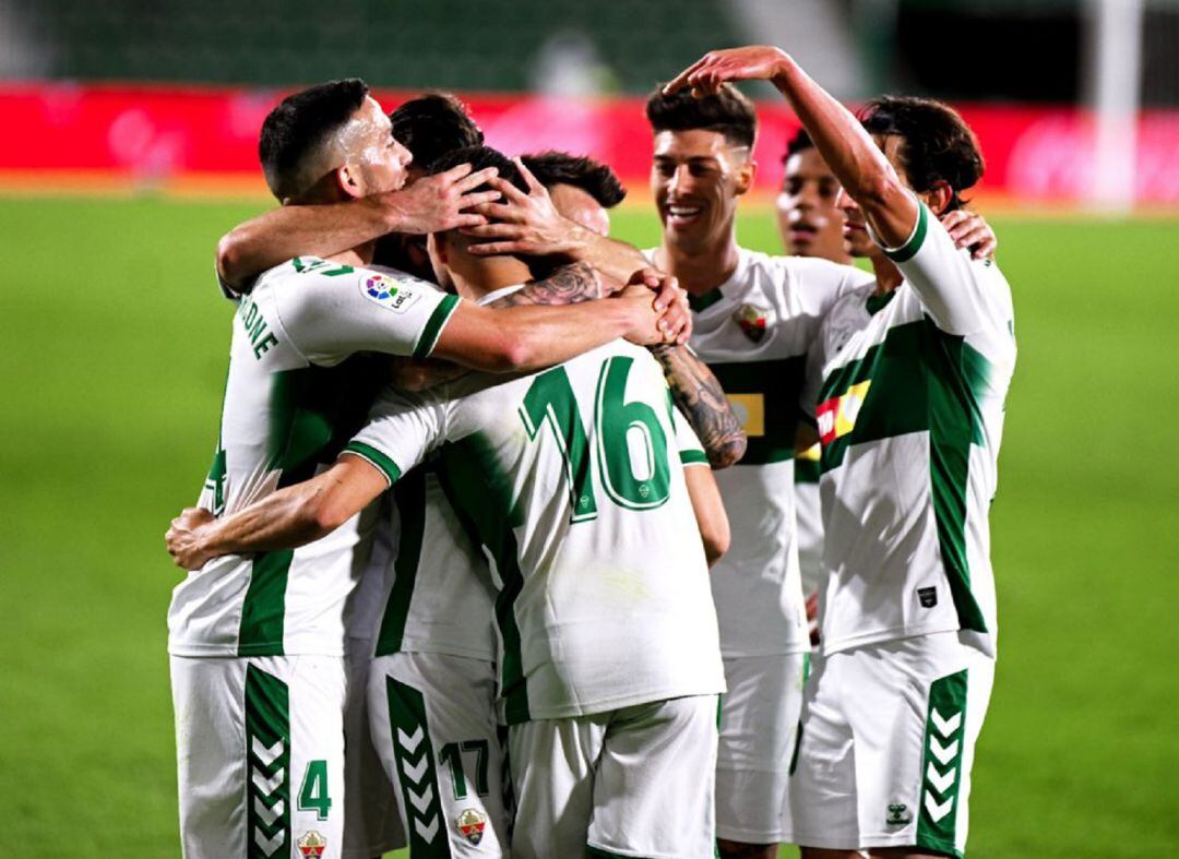 Los jugadores del Elche celebran un gol en un partido de esta temporada