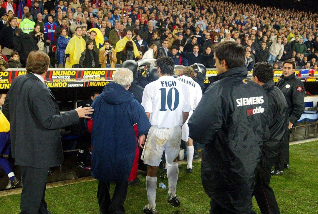 El primer partido de Figo en el Camp Nou como madridista (imagen de archivo)