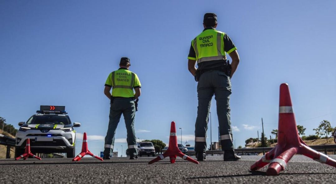 La Guardia Civil detiene a un grupo de diez personas acusadas de robo con fuerza de camiones en Colmenar Viejo