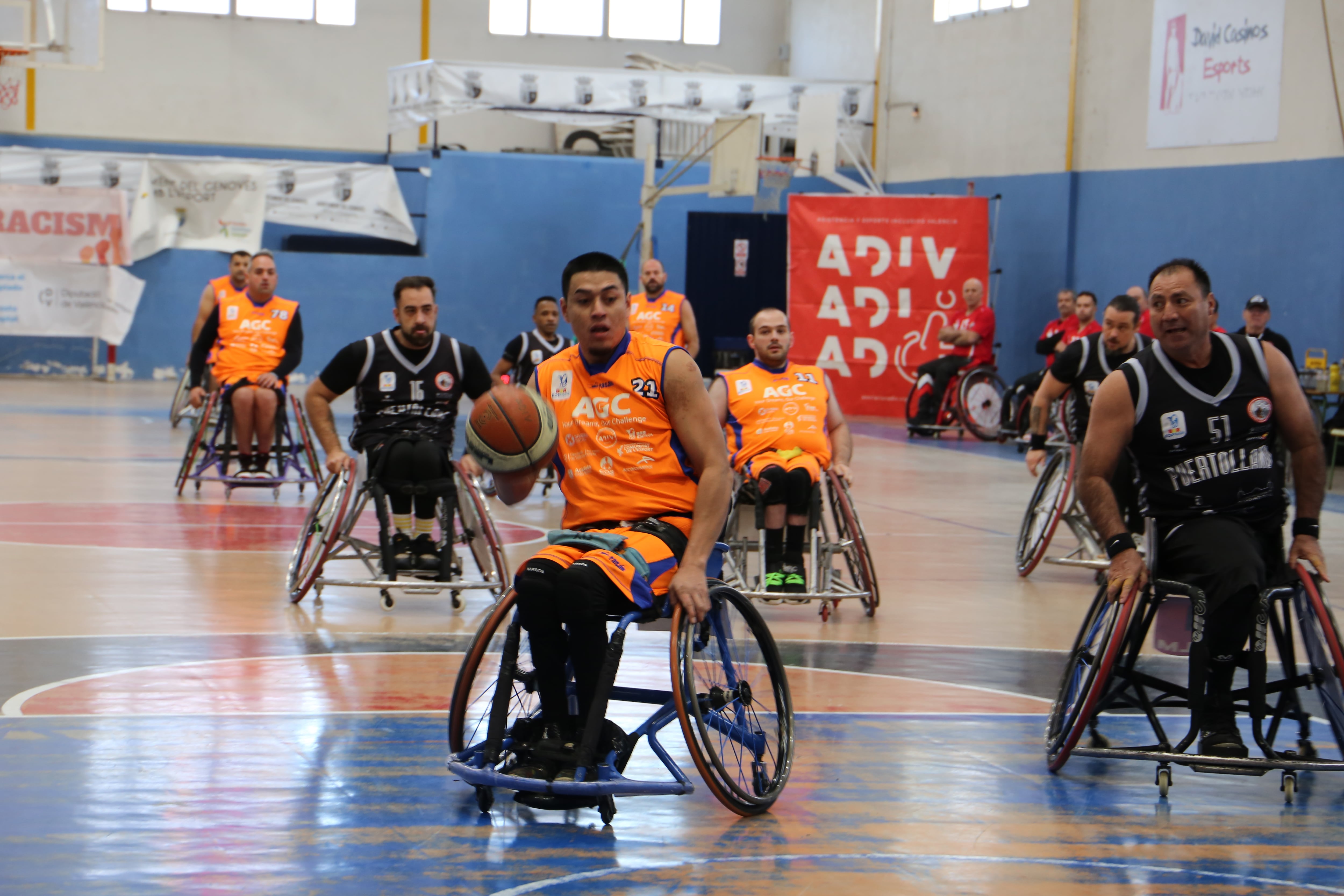 Partido de baloncesto en silla de ruedas en El Genovés