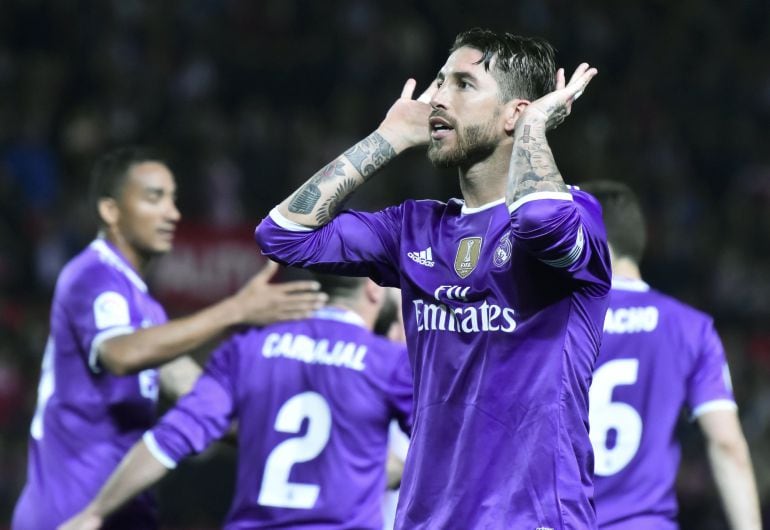 Sergio Ramos con las manos en las orejas retando a los &#039;Biris&#039;