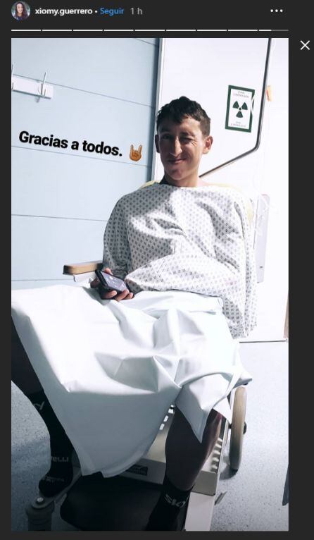 Egan Bernal momentos después de ser operado de su fractura de clavícula