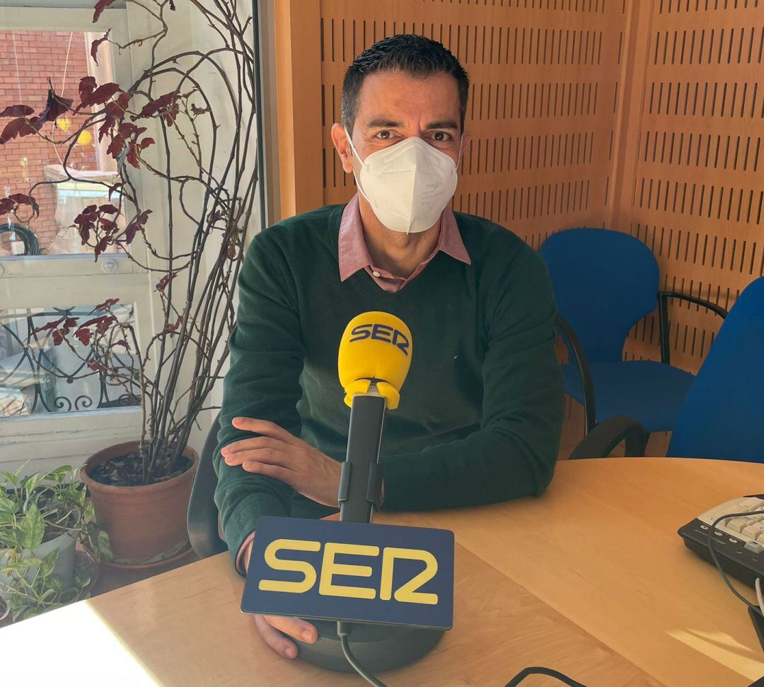 El europarlamentario Marcos Ros (PSOE) en los estudios de Radio Murcia